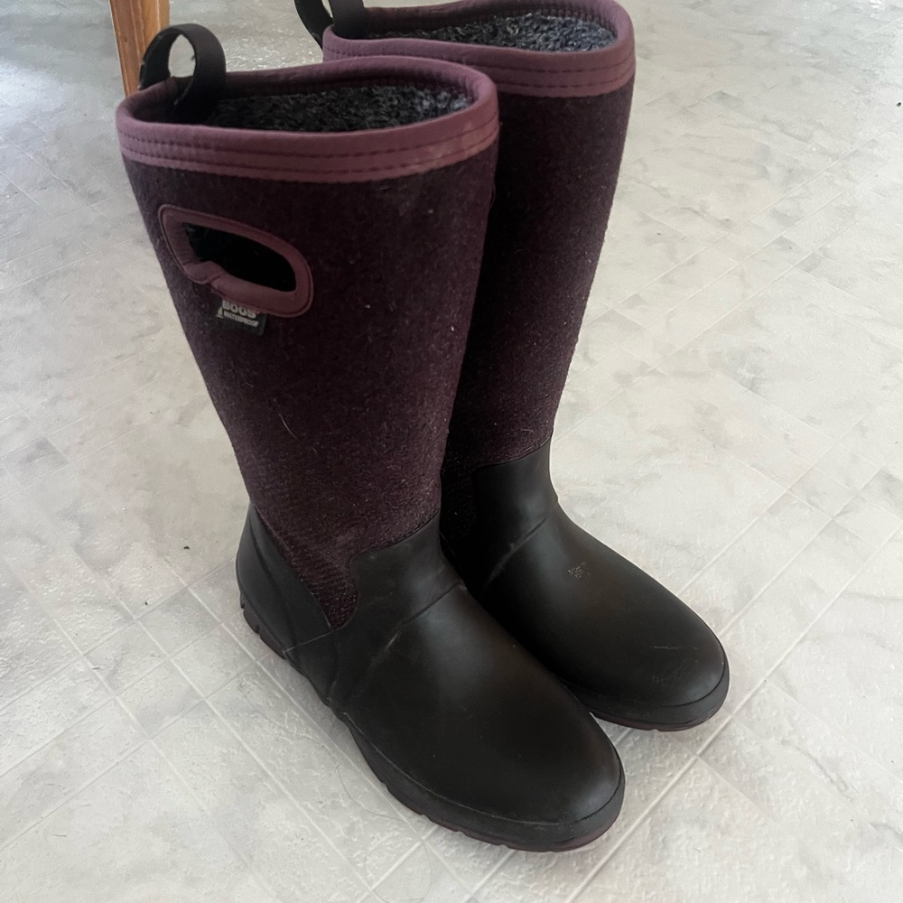 Bogs Black and Purple Winter Rain Boots
